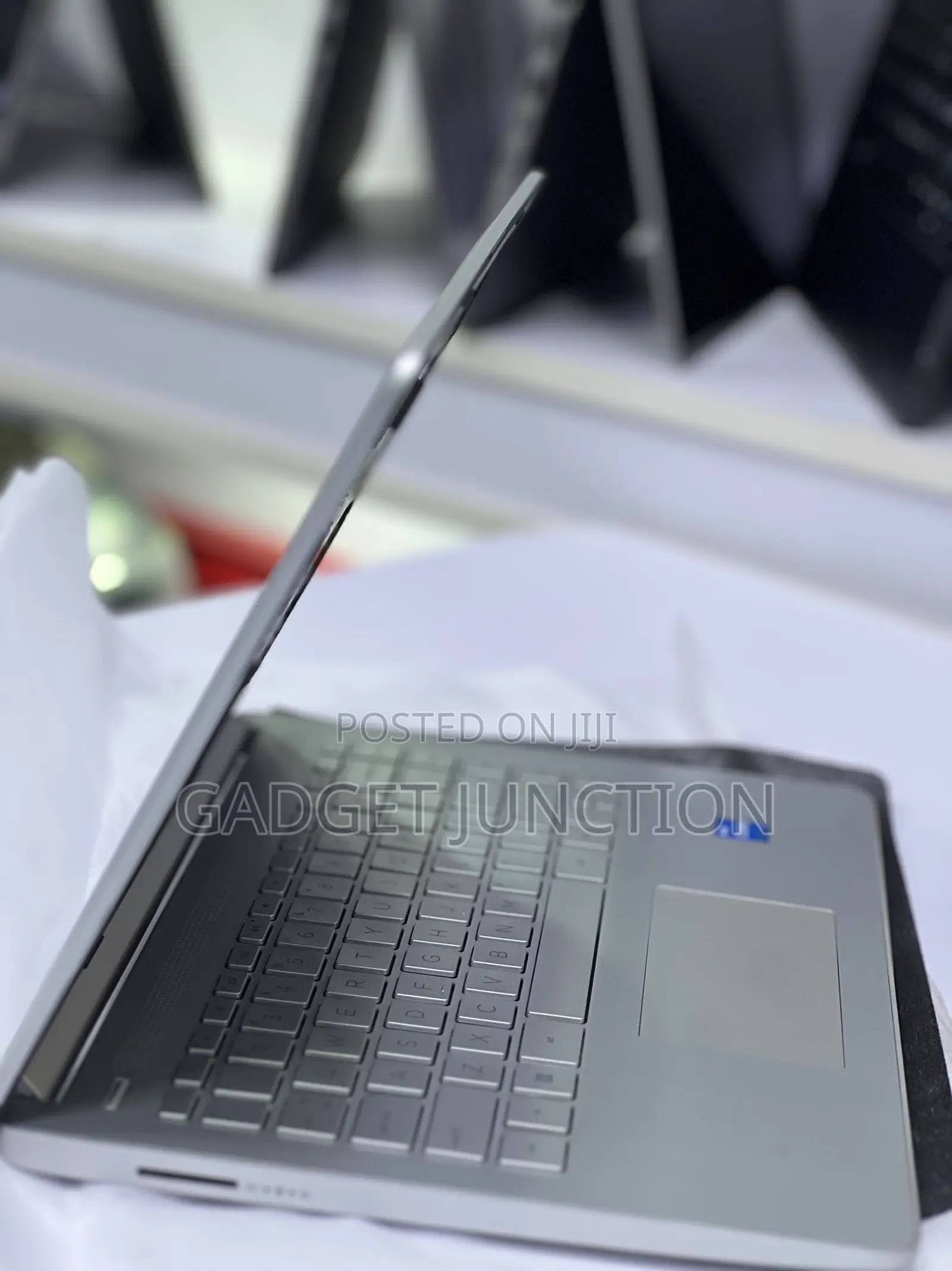 New Laptop HP 14S 8GB Intel Celeron SSD 256GB