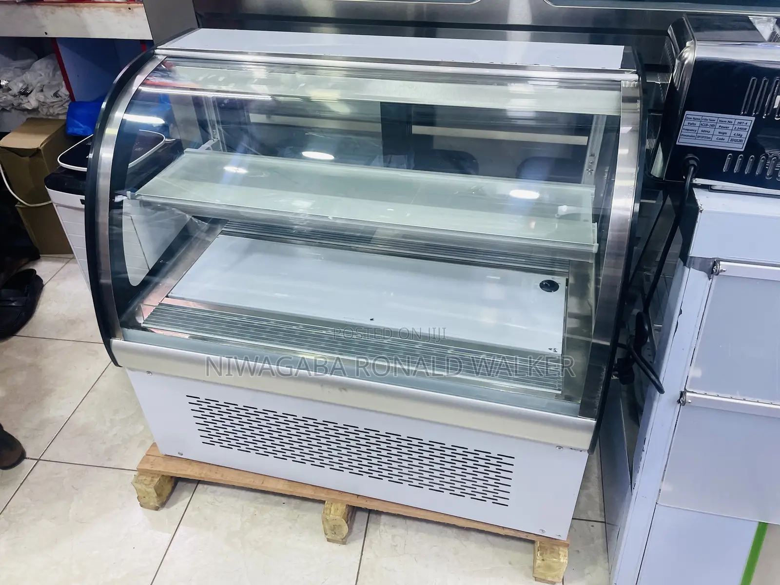 Min Stand Alone Cake Chiller Display (86*50*76cm)