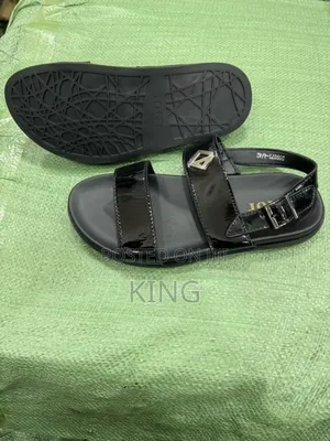 Sleek Leather Trendy Sandals