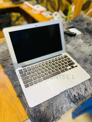 Laptop Apple MacBook Air 4GB Intel Core I5 SSD 128GB