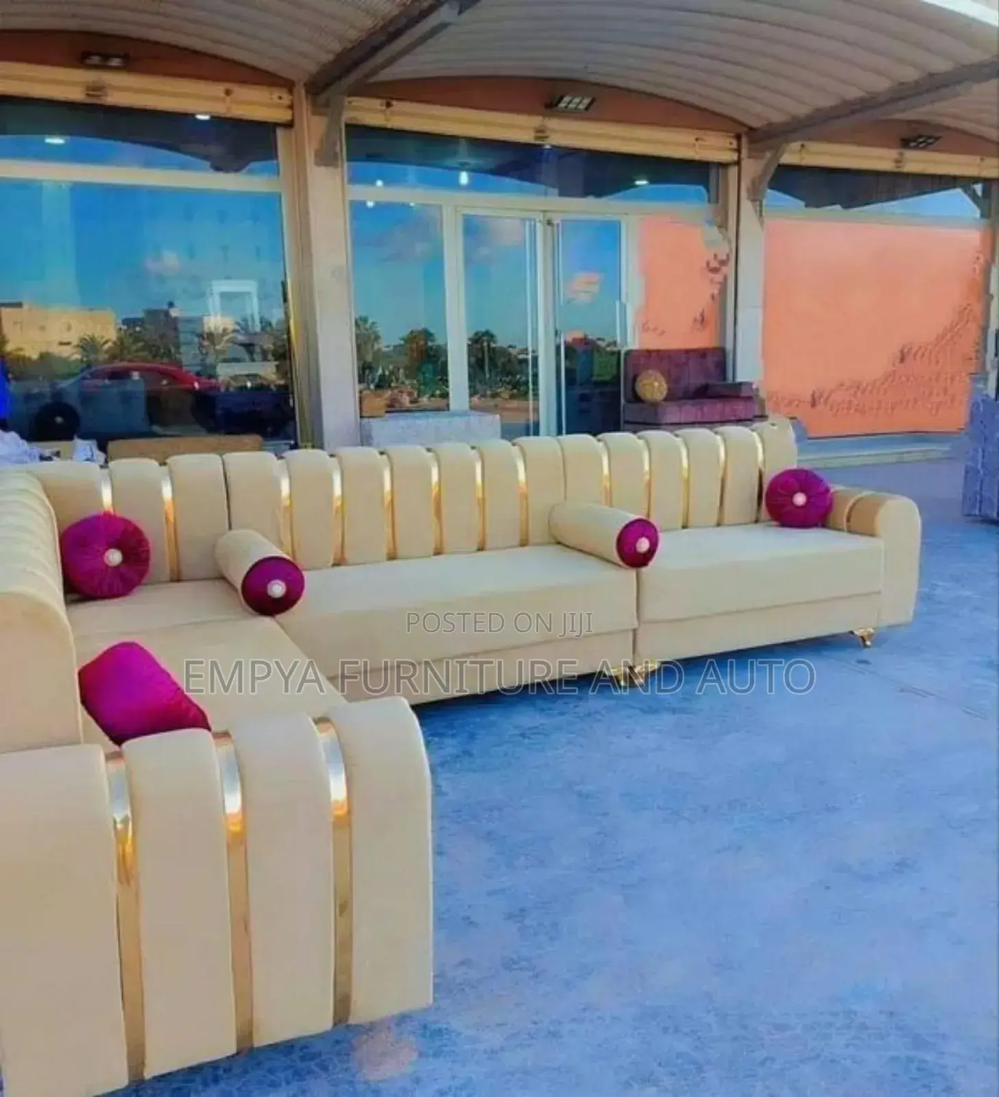 Kakanuule Sofa Set Jj