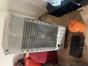 Fridge Gas Refilling Technician