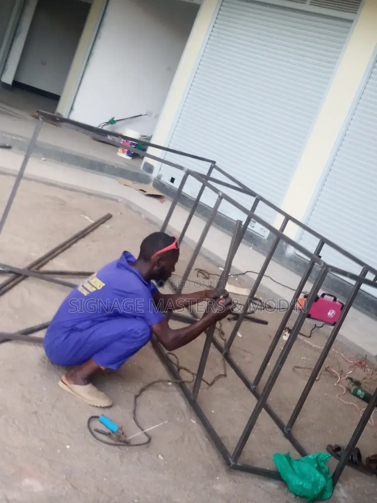 Mobil Metal Frame Welding