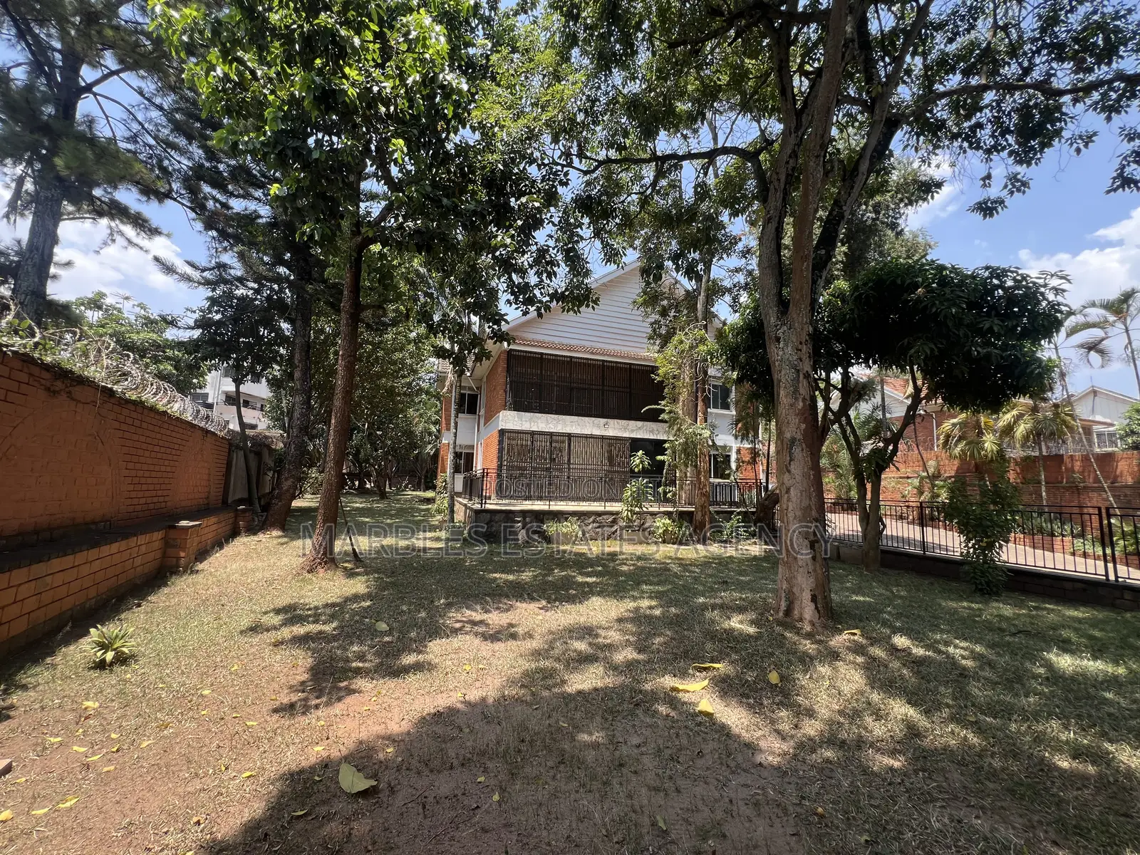 Furnished 4bdrm Duplex in Bugolobi, Central Division for rent