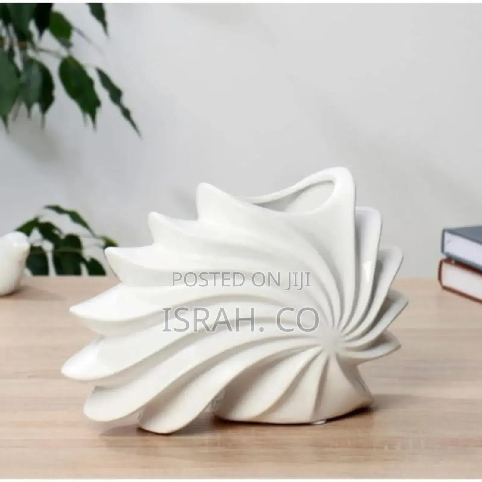 Simple and Stylish Sea Bird Shell Mix Decorative Vases