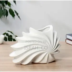 Simple and Stylish Sea Bird Shell Mix Decorative Vases
