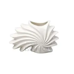 Simple and Stylish Sea Bird Shell Mix Decorative Vases