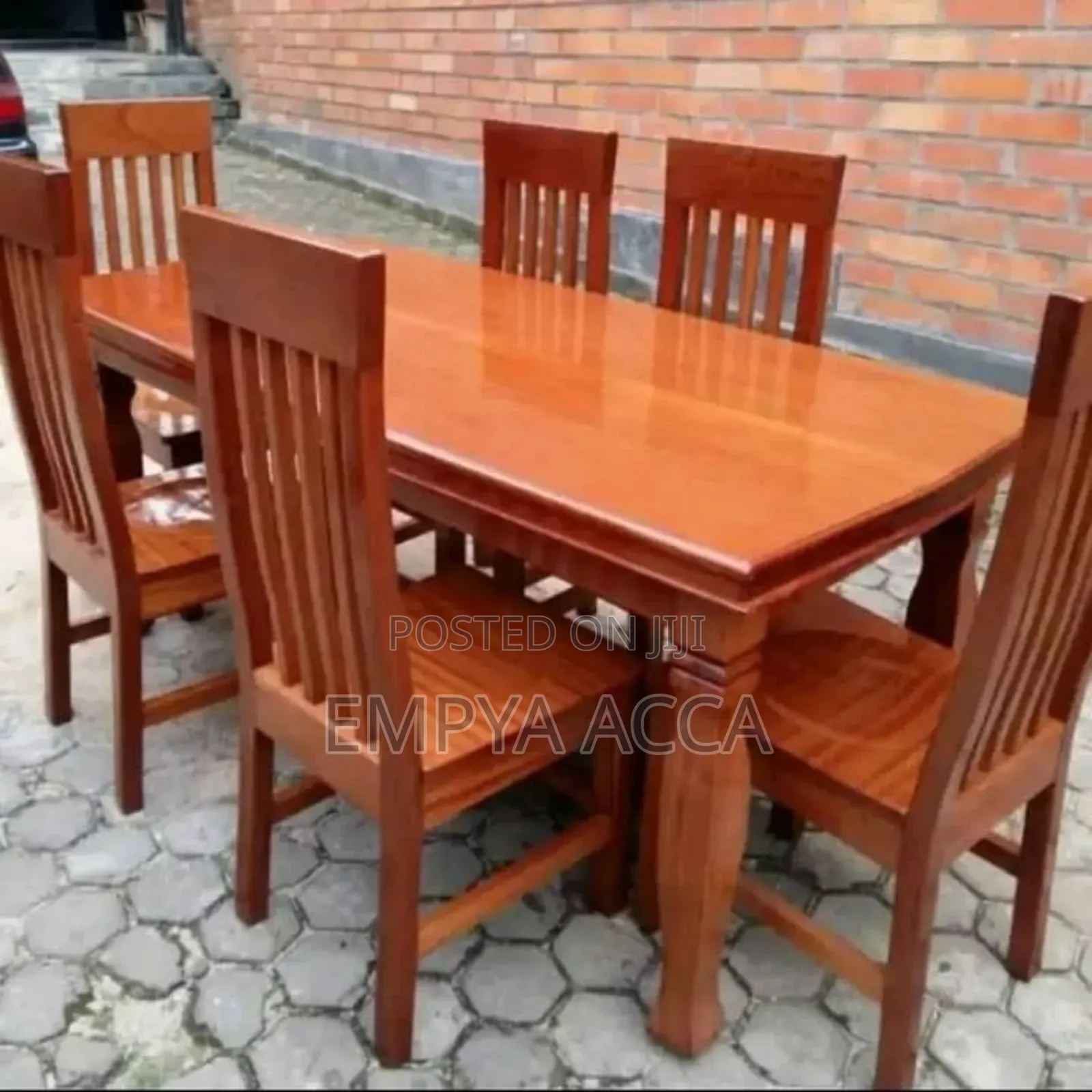 K Mikaga Dining Set