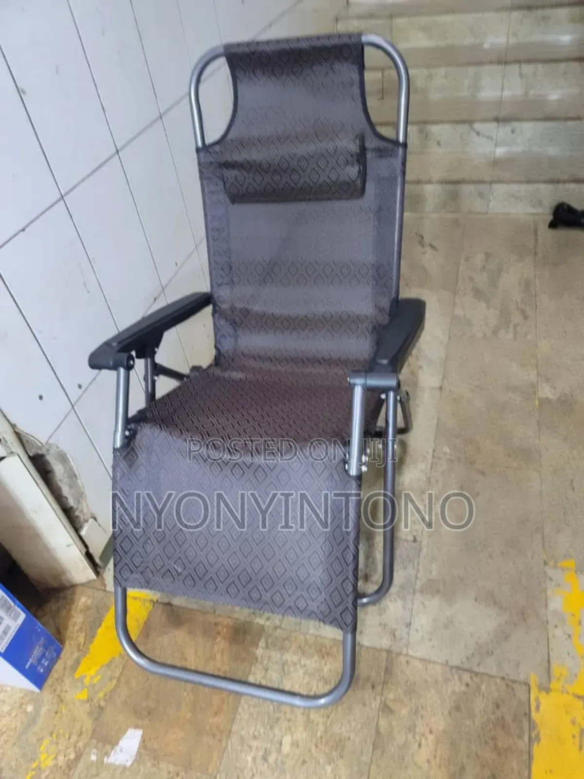 Very Strong Foldable Beach Chair With Metallic Frame