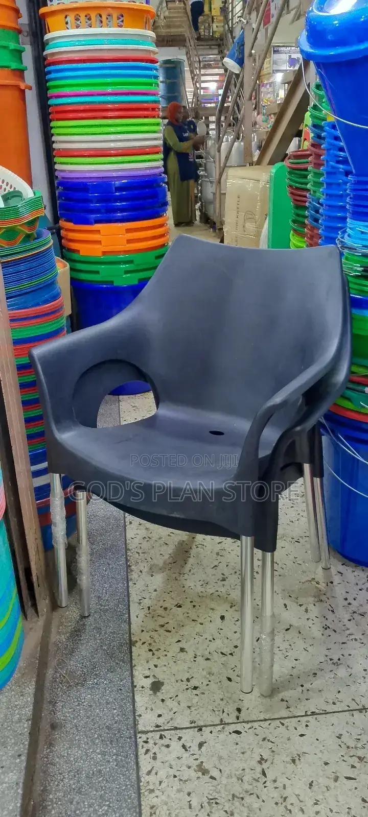 Steel Leg Plastic Chairs Black