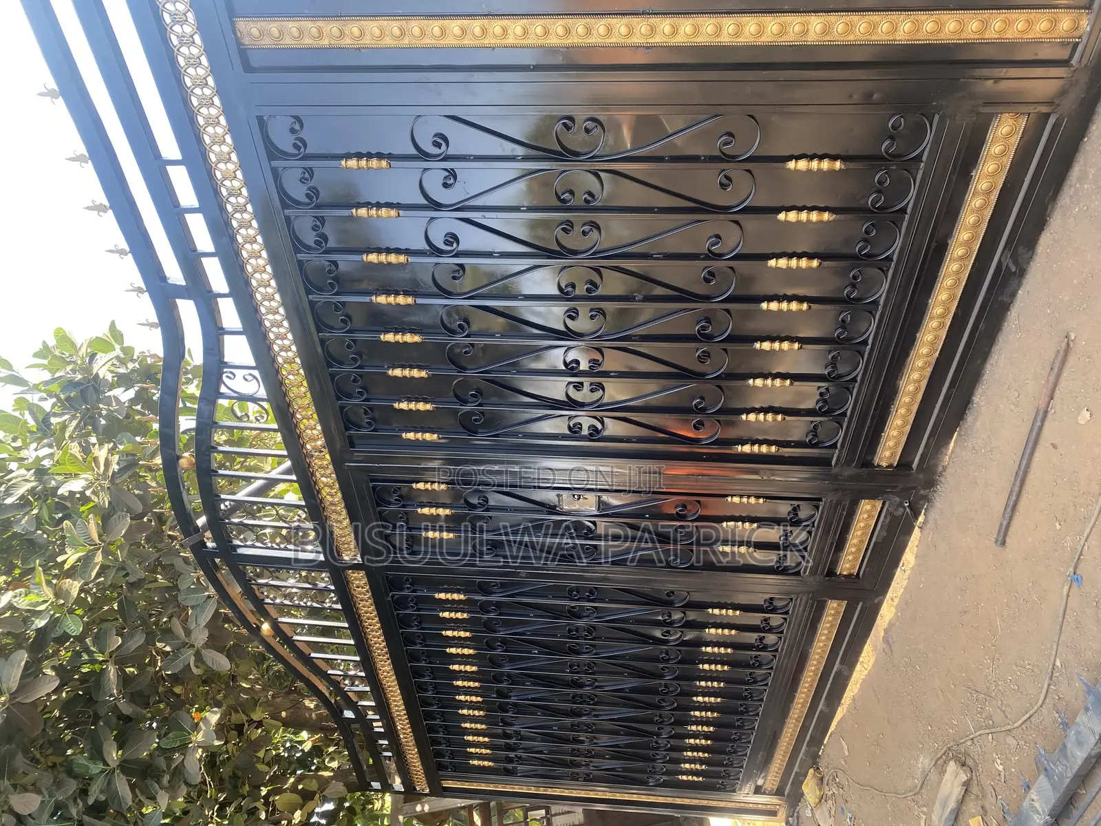 Gate Black and Gold