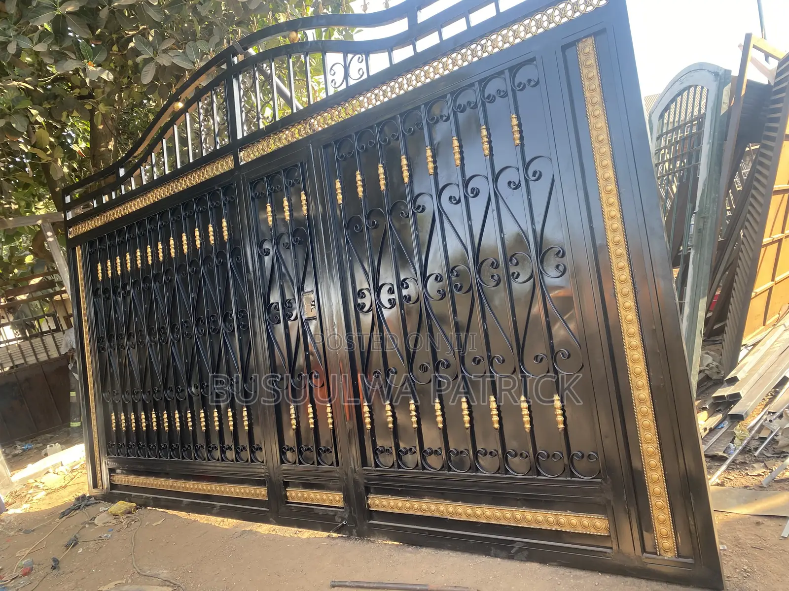 Gate Black and Gold