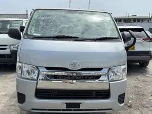 Toyota HiAce 2018 White