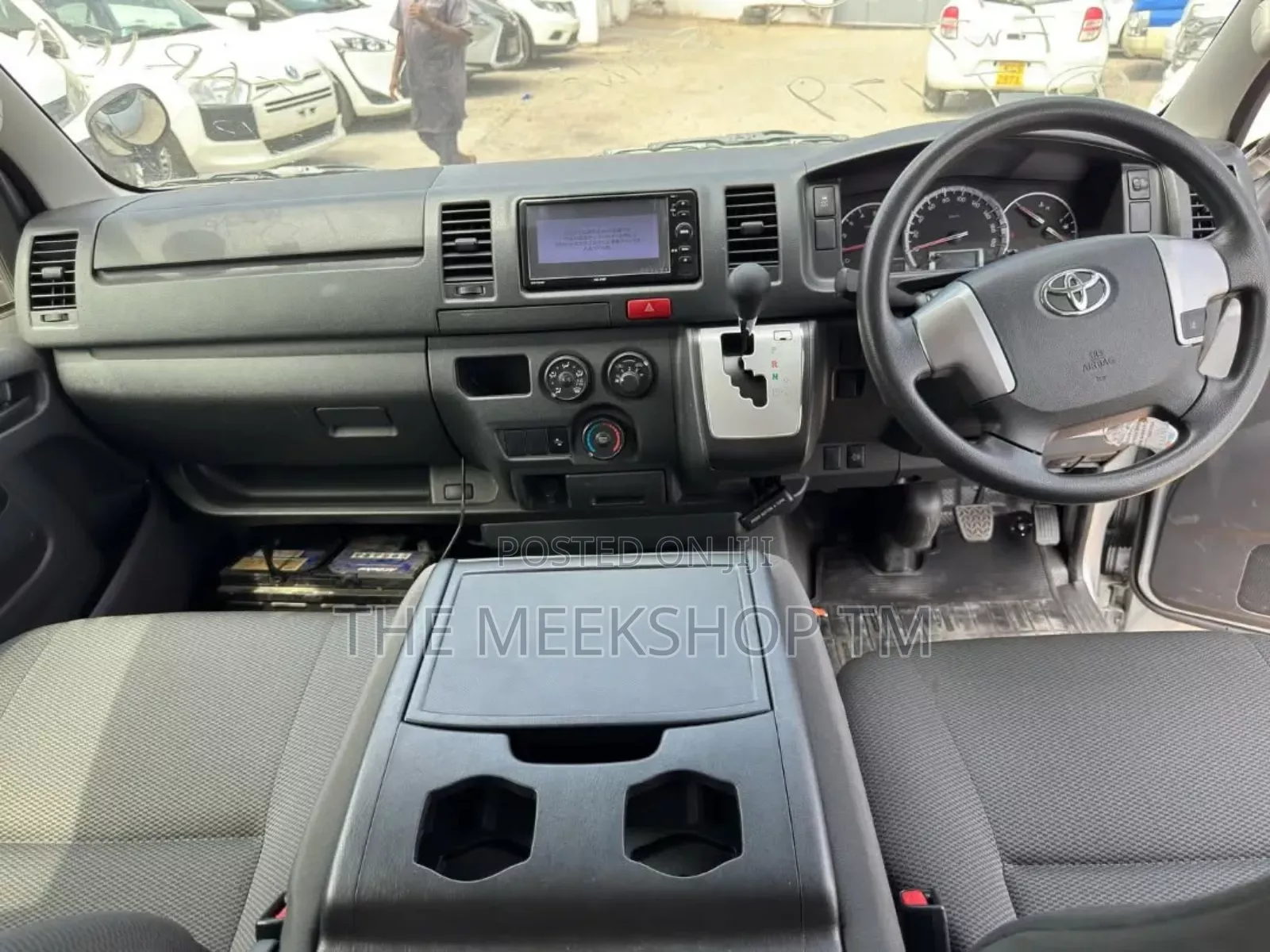 Toyota HiAce 2018 White