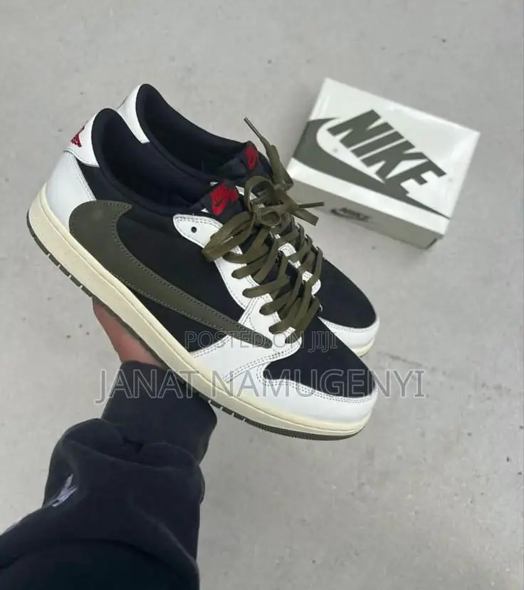 Nike Sneakers 