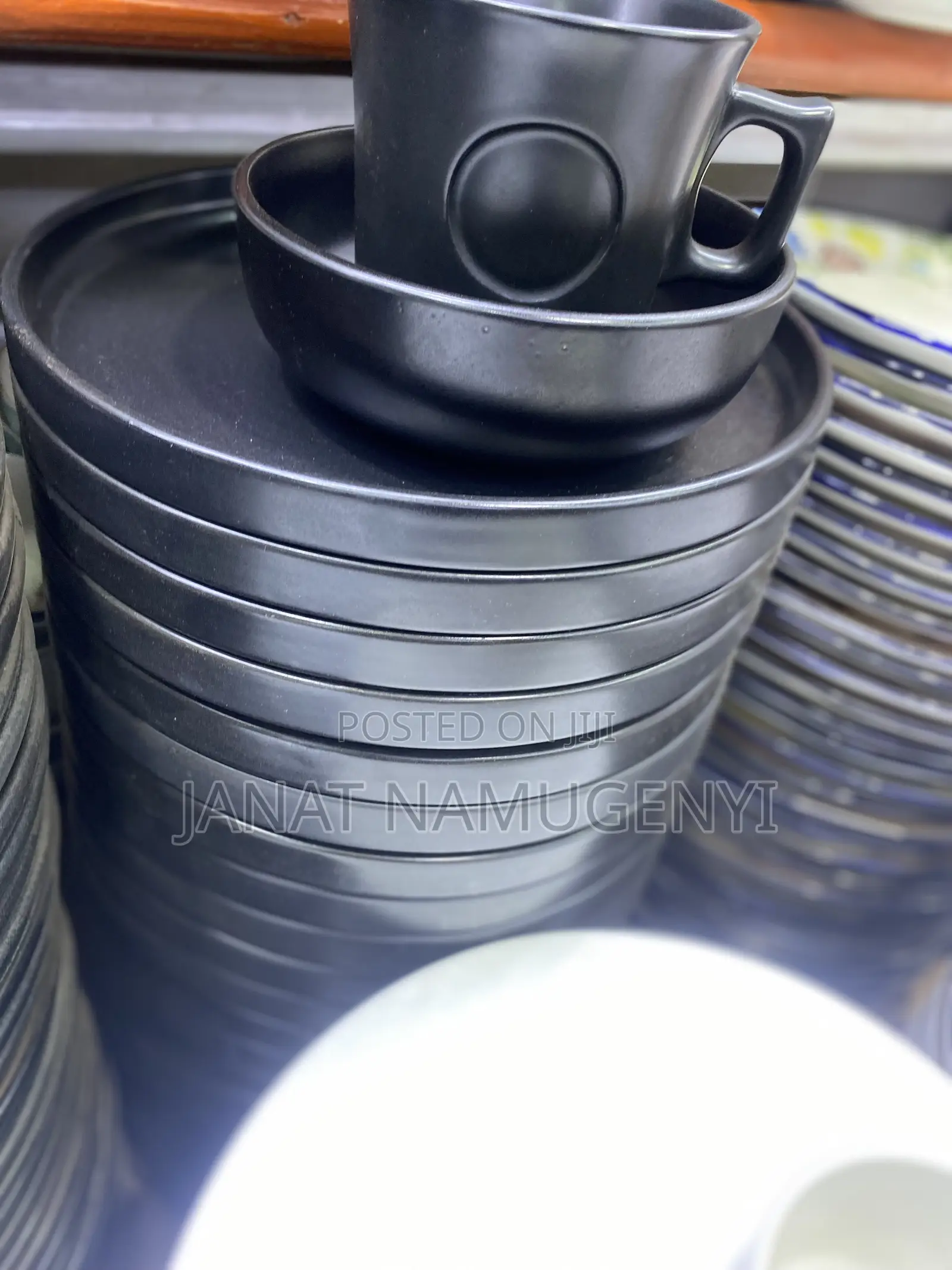 12 Piece Black Dinner Plates