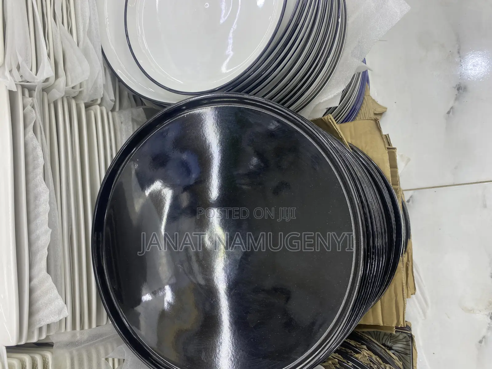 12 Piece Black Dinner Plates