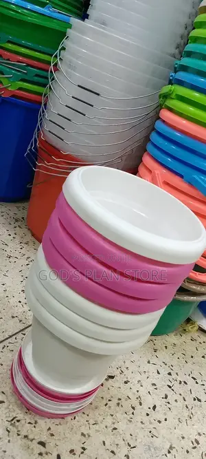 Plastic Flower Buckets/Flower Pots