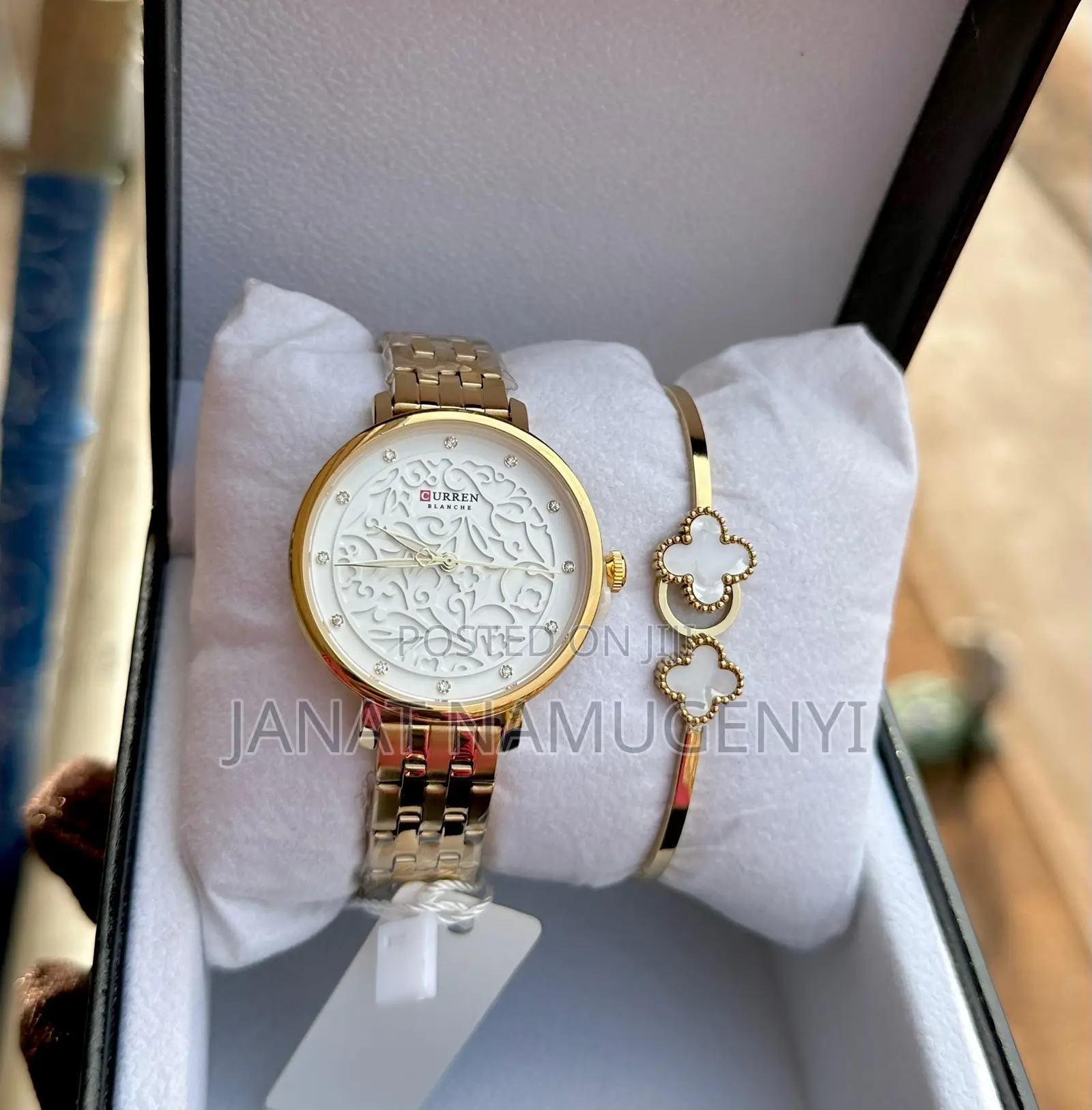 Gold Curren Blanche Detailed Interior