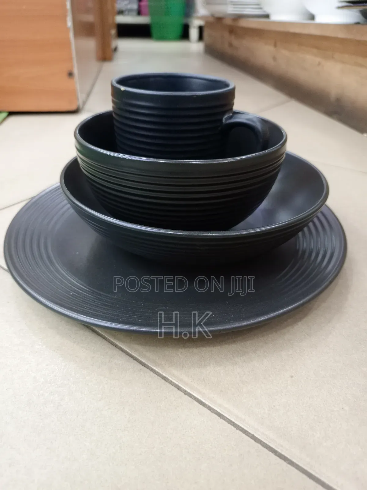 Dark-Colored Dinnerware Set 16pcs