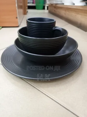 Dark-Colored Dinnerware Set 16pcs