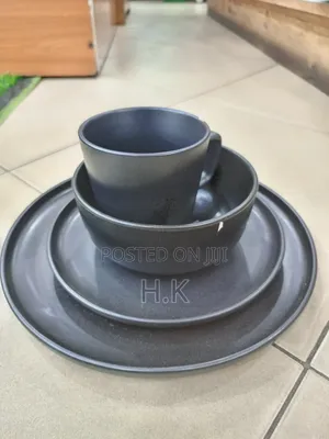 Dark-Colored Dinnerware Set