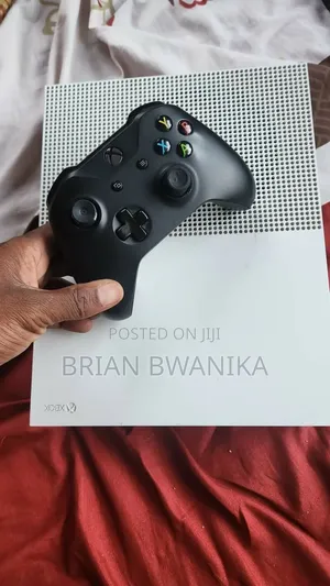 Premind Used Xbox One With Pad and Game