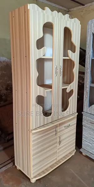 Model Simple Sideboard