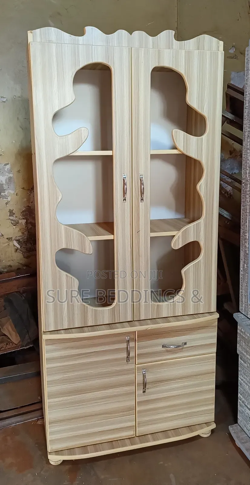 Model Simple Sideboard