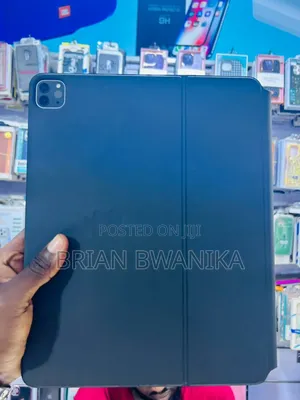 Apple iPad Pro 12.9 (2022) 256 GB Gray