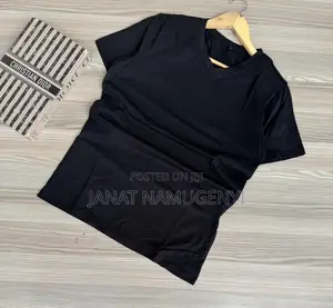 Black v-Neck Tshirt