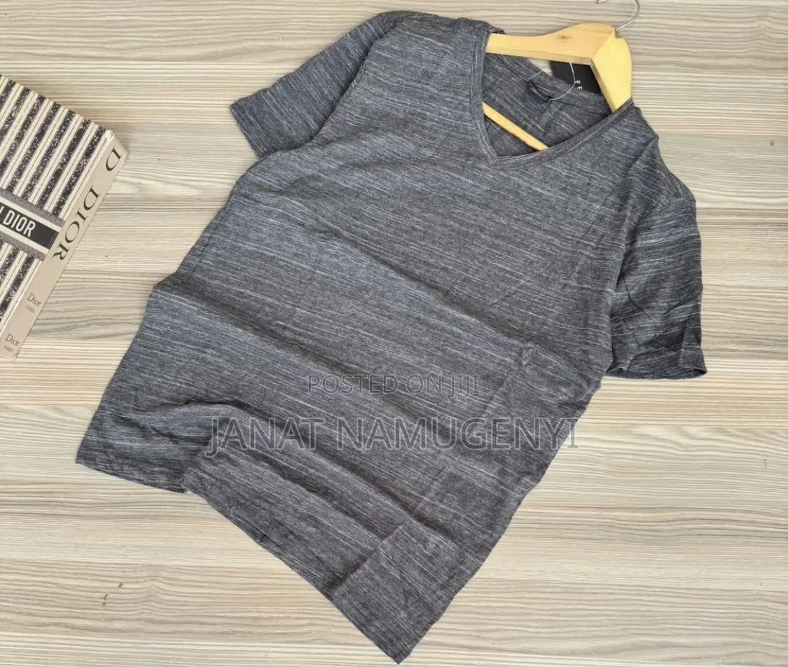 Grey v-Neck Tshirt
