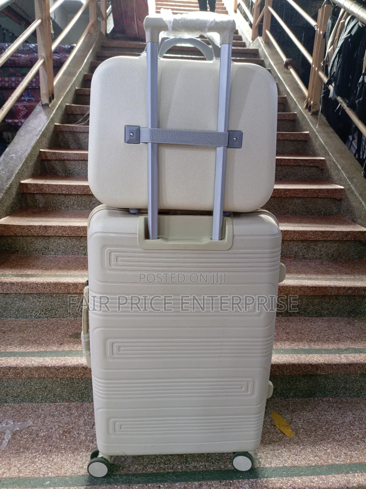 Vip Rubber Plastic Suitcases Set/Medium Size and Beauty Case