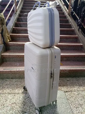 Plastic Suitcases in 2pcs/ Medium Size and Beauty Case
