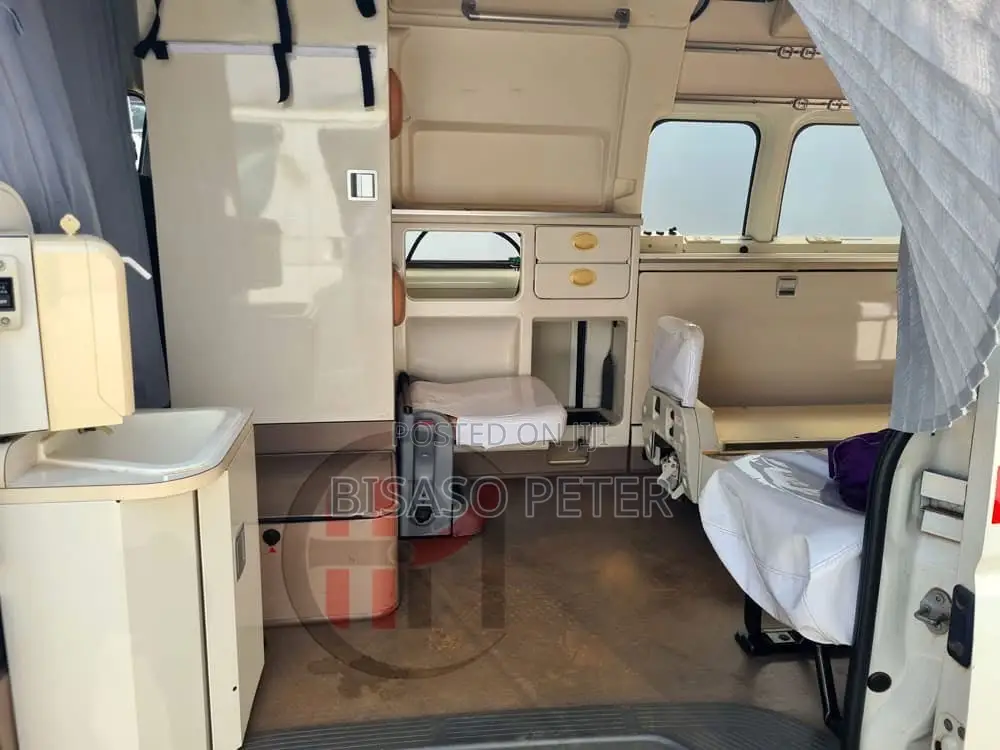 Toyota HiAce 2010 White