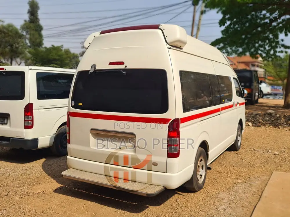 Toyota HiAce 2010 White