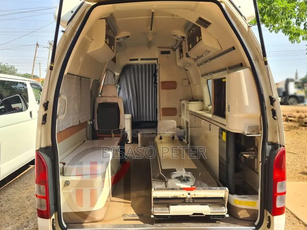 Toyota HiAce 2010 White