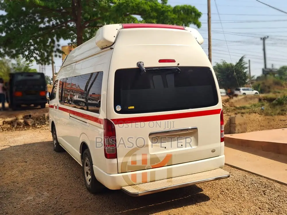Toyota HiAce 2010 White