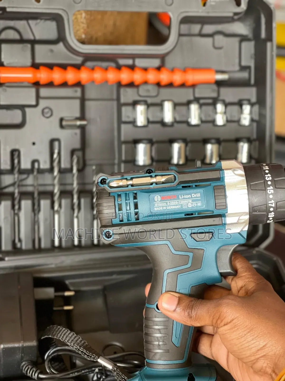 Bosch 18v Rechargeable Drill With Tools