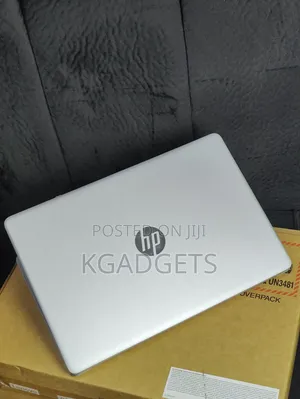 Laptop HP 250 G8 8GB AMD Ryzen HDD+SSD 256GB
