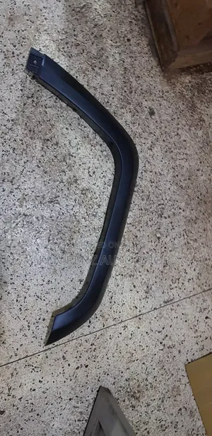 Front Landcruiser 2 Fender Mouldings