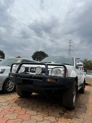 Nissan Hardbody 2015 White