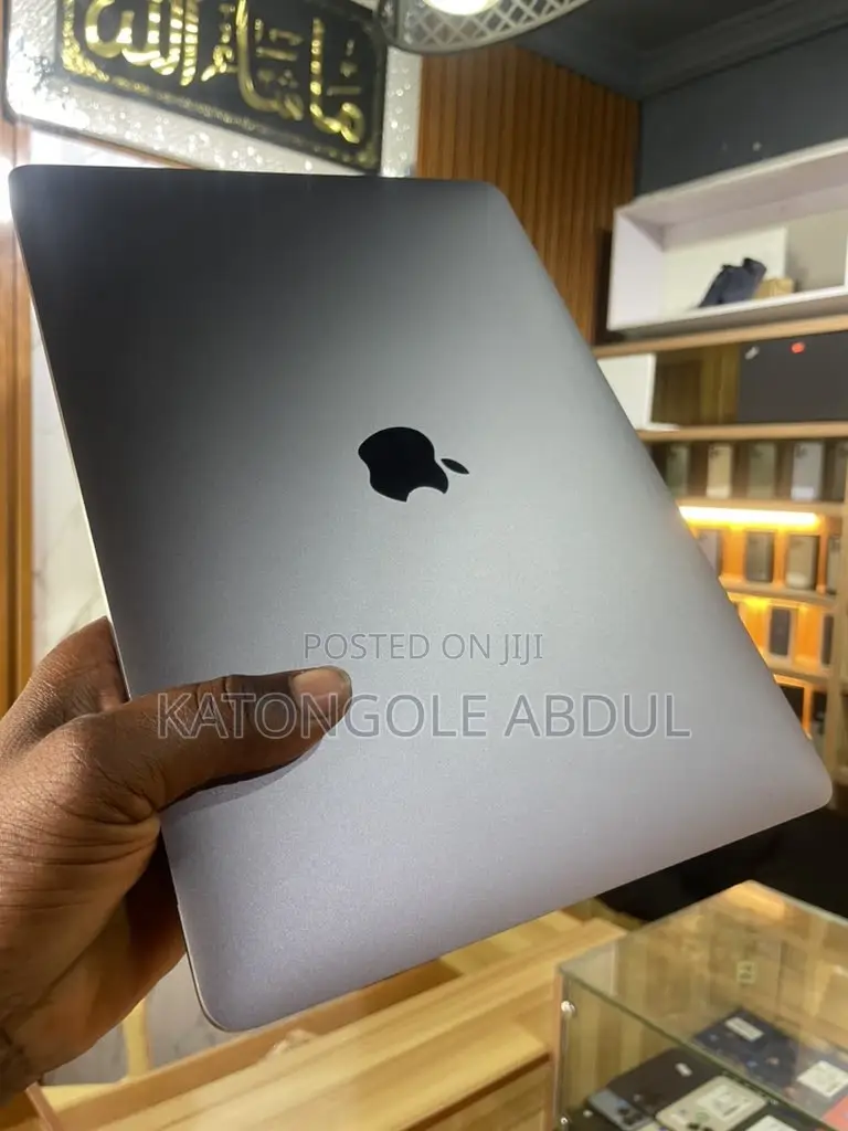 New Laptop Apple MacBook Pro 2020 16GB Intel Core I5 SSD 512GB