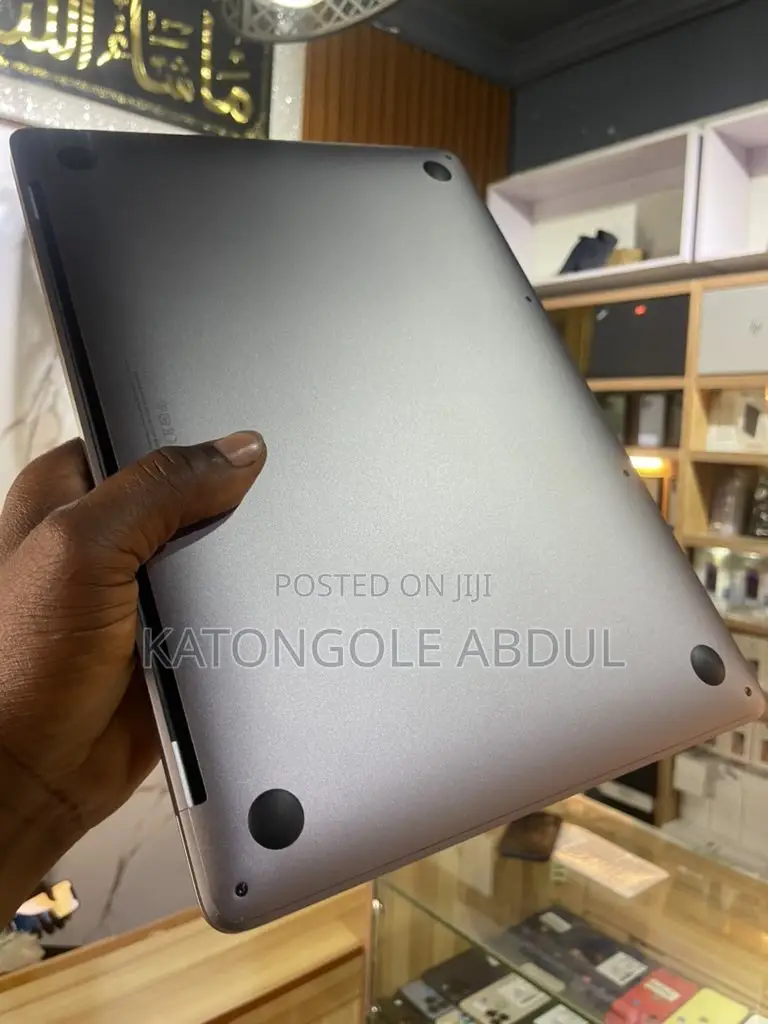 New Laptop Apple MacBook Pro 2020 16GB Intel Core I5 SSD 512GB