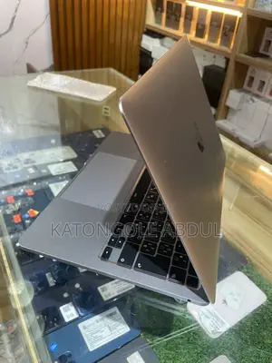New Laptop Apple MacBook Pro 2020 16GB Intel Core I5 SSD 512GB