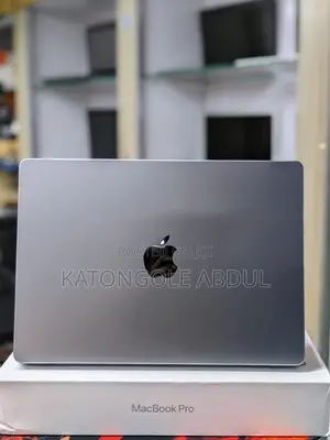New Laptop Apple MacBook Pro 2022 M2 8GB Apple M1 Pro SSD 512GB