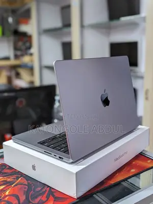 New Laptop Apple MacBook Pro 2022 M2 8GB Apple M1 Pro SSD 512GB