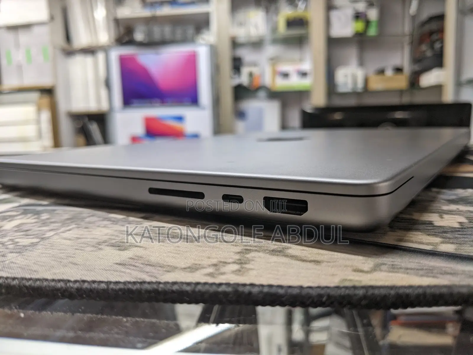 New Laptop Apple MacBook Pro 2022 M2 8GB Apple M1 Pro SSD 512GB