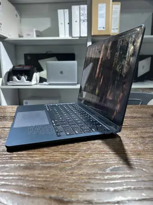 New Laptop Apple MacBook Air 8GB Intel Core M2 SSD 256GB