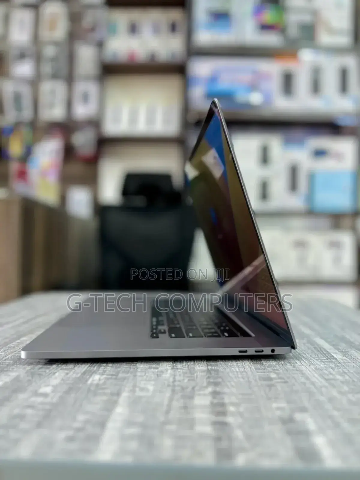 New Laptop Apple MacBook Pro 2019 16GB Intel Core I9 SSD 512GB